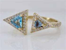 טבעת דגם טופז גאומטרי משולשים יהלומים טבעיים זהב צהוב 14K