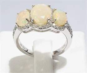 טבעת דגם תלת אופל יהלומים טבעיים זהב לבן 14K