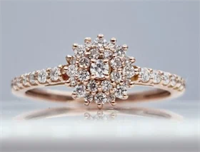 טבעת דגם פרח יהלומים טבעיים זהב אדום (רוז גולד) 14K