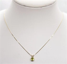 שרשרת ותליון דגם סוליטר אבן פרידוט בזהב צהוב 14K