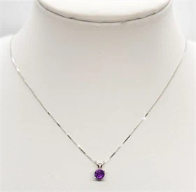 שרשרת ותליון דגם סוליטר אבן אמטיסט בזהב לבן 14K